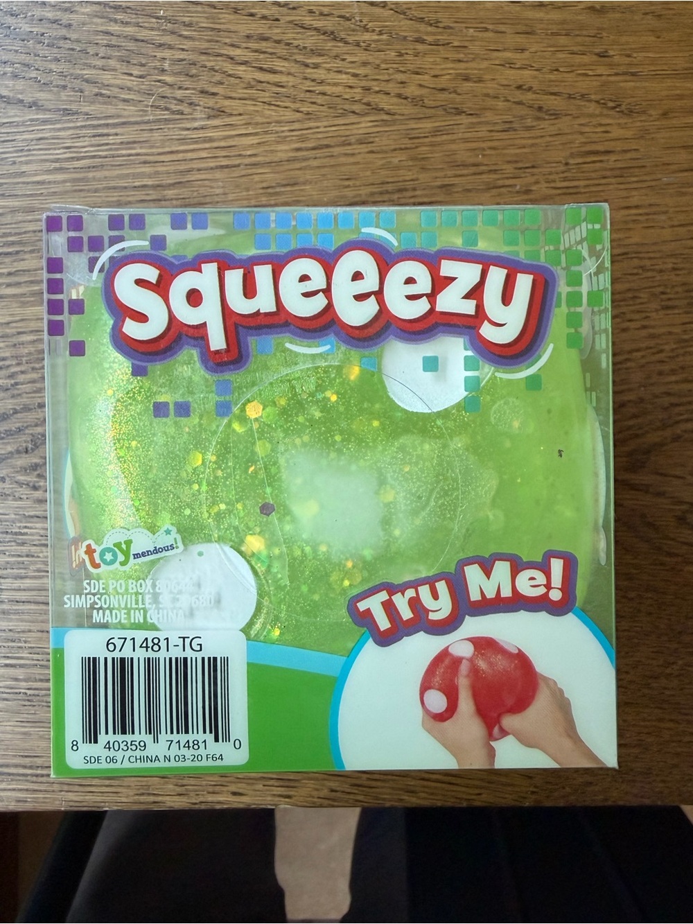 Squeezy Green Glitter Viral Dice